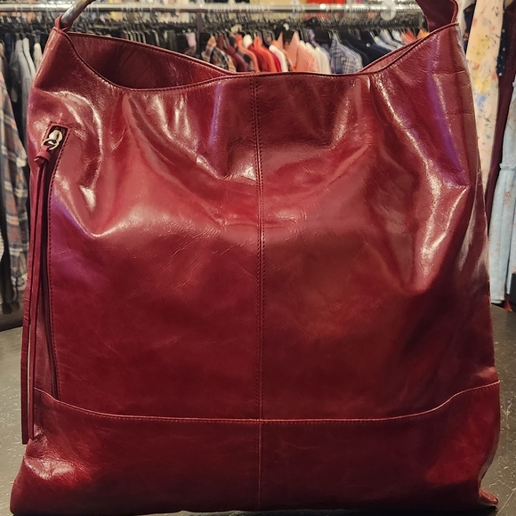 Hobo brand 16x16x16 square leather shoulder bag in dark red - Picture 3 of 6